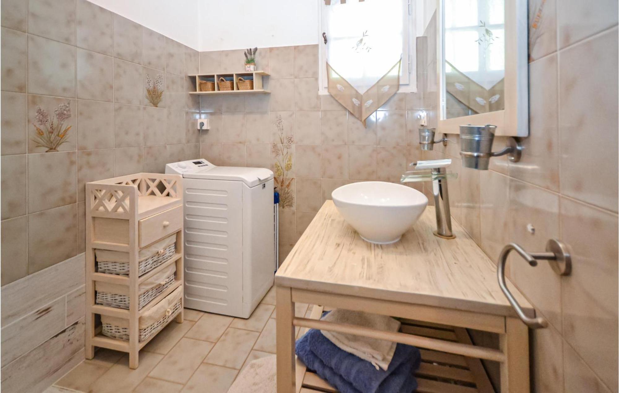1 Bedroom Pet Friendly Home In Entrechaux Exteriör bild